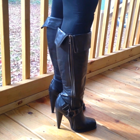 Shoes - Picture 1 of 4